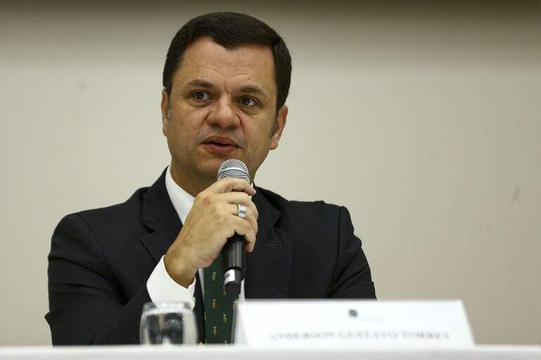 Moraes determina prisão de ex-ministro de Bolsonaro por omissão durante invasões