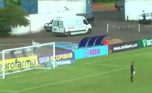 Durante goleada do Am&eacute;rica-MG, jogador passa mal e &eacute; socorrido por ambul&acirc;ncia