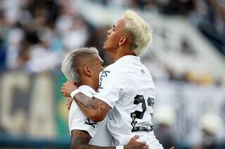 Ivonei e Patati comemoral gol do Santos na Copinha (Foto: Divulgação)