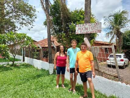 H&aacute; 17 anos, placa de &#039;recanto&#039; guarda milagre recebido por fam&iacute;lia