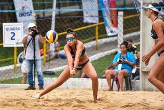 Ana Beatriz Sanches em jogo de vôlei de praia (Foto: Arquivo Pessoal)