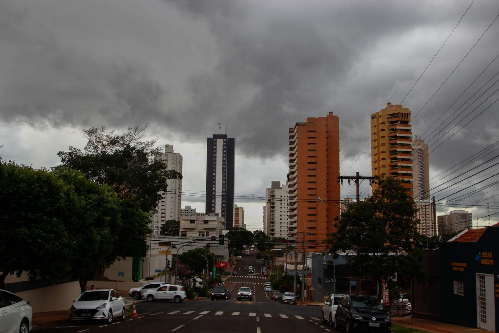 Bairros da Capital registram chuvas previstas por instabilidade climática em MS