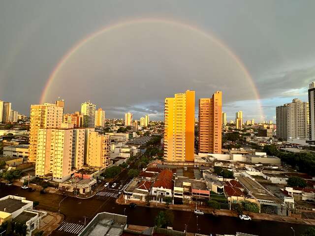 Veja arco-&iacute;ris que surpreendeu Campo Grande com cenas incr&iacute;veis