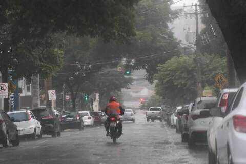 Sob alerta, chuva chega fraca a Campo Grande e em cidades do interior 