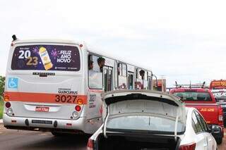 Em moto, dupla dispara contra &ocirc;nibus, persegue e mata presidi&aacute;rio a tiros