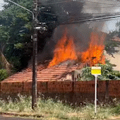 Incêndio destrói casa usada como ponto de drogas no Bairro São Francisco