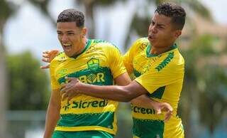 Rikelme marcou os dois gols da vitória. (Foto: Asscom/Cuiabá)