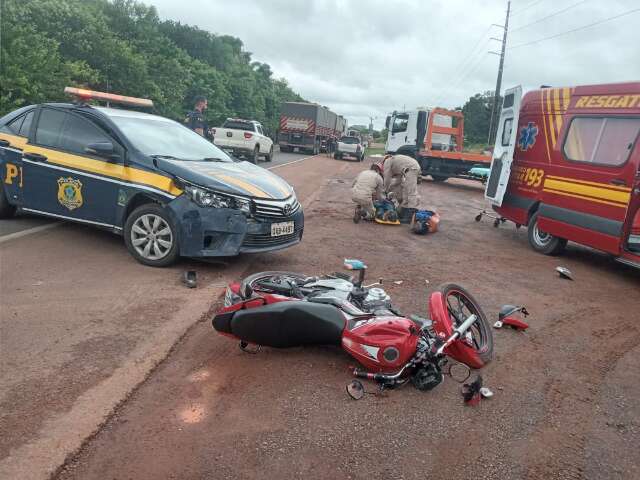 Motociclista colide em viatura da PRF que controlava tr&acirc;nsito na BR-163 