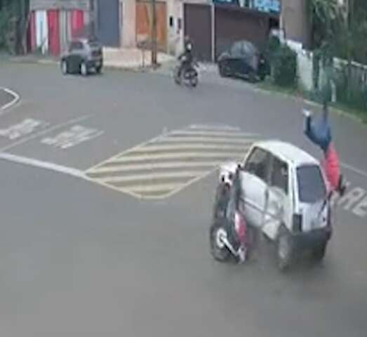 V&iacute;deo mostra acidente em &quot;cruzamento problema&quot; da Avenida Guaicurus