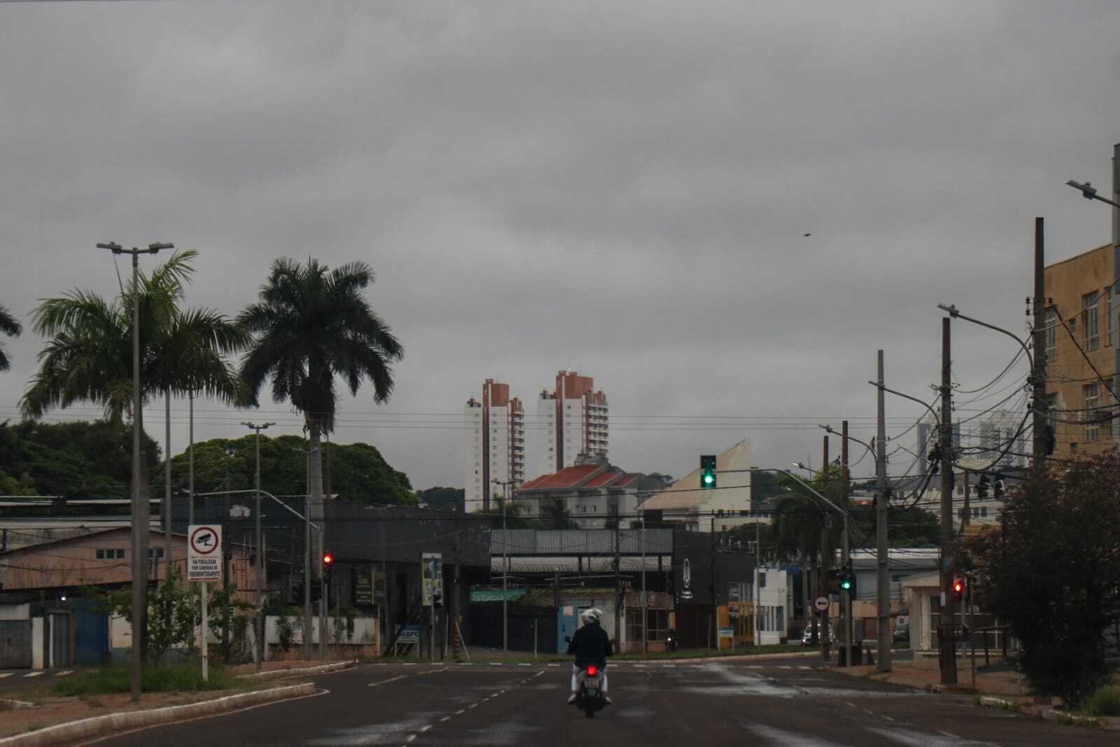 Dia amanhece garoando e previsão é de chuva na maioria das cidades do  Estado - Meio Ambiente - Campo Grande News