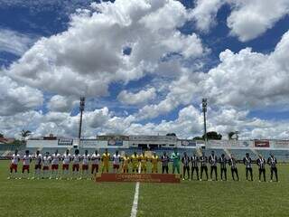 Times se agrupam durante abertura dos jogos (Foto: @RedBullBraga/Twitter)