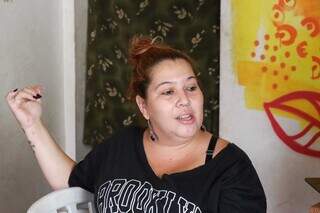 Luanna, dona do bar onde ocorreu agressão contra artista. (Foto: Henrique Kawaminami)