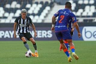 Lance da partida disputad no Estádio Nilton Santos (Foto: Vítor Silva/BFR)