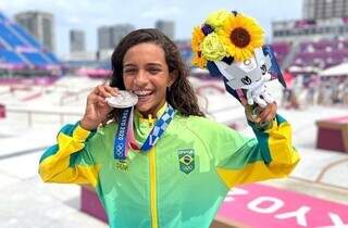 Rayssa Leal, a mais jovem medalhista olímipica é uma das atletas que disputam o prêmio. (Foto/CBSK/Julio Detefon)