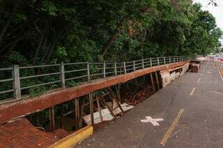 Pista cedeu com as chuvas no começo do mês. (Foto: Henrique Kawaminami)