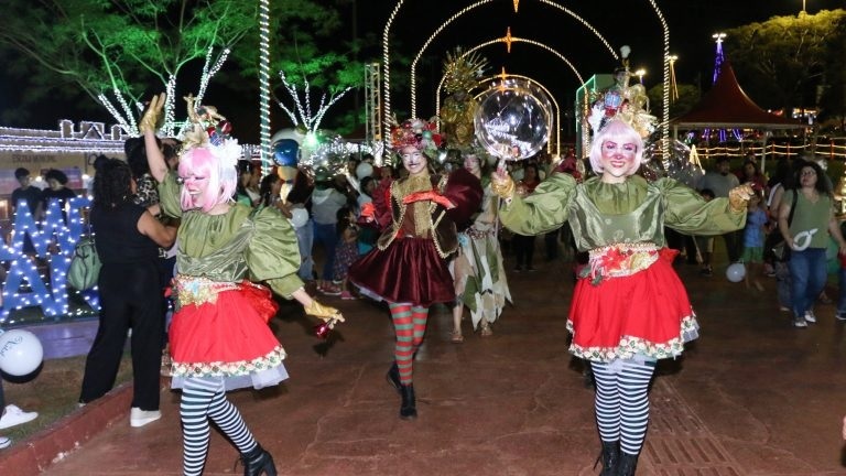 Cidade do Natal chega ao último dia com cortejo musical e roda-gigante -  Diversão - Campo Grande News