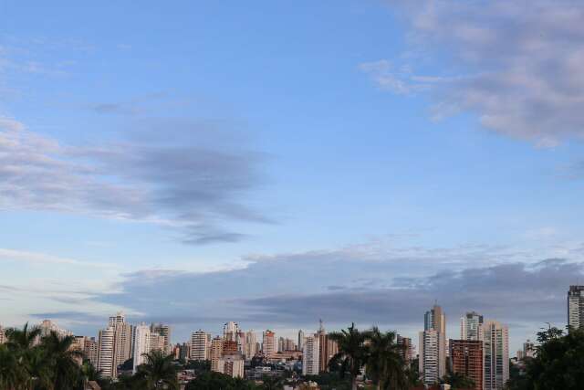 Semana come&ccedil;a quente e com possibilidade de chuva isolada em MS