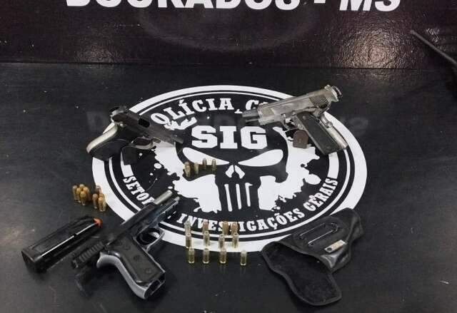 Comerciante preso com pistolas furtadas da PM paga fian&ccedil;a e fica solto