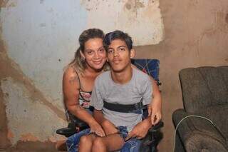Grazianny quer trabalhar em casa para cuidar do filho diagnosticado com paralisia cerebral. (Foto: Paulo Francis)