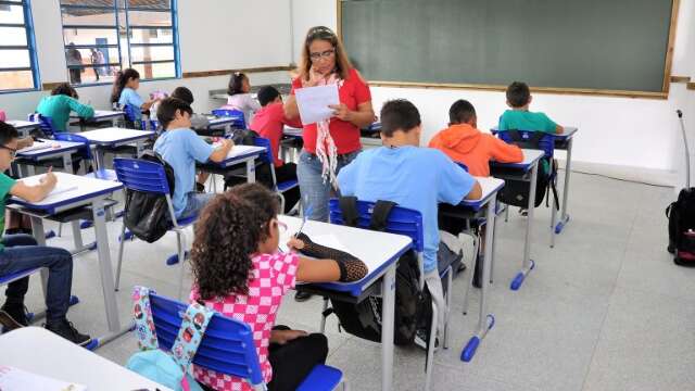 Minist&eacute;rio sobe piso de professores e sindicatos v&atilde;o come&ccedil;ar negocia&ccedil;&atilde;o