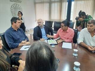 Reunião entre goveranador e Fetems para anunciar convocação de aprovados em concurso. (Foto: Caroline Maldonado)