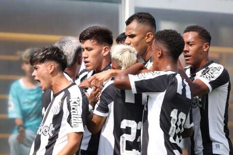 Com um jogador a menos, Santos vence Água Santa e avança na Copinha