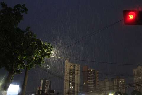 Em minutos, região central da Capital registra chuvas de 25 milímetros