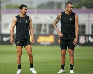 Meias Giuliano e Renato Augusto em treino no Timão (Foto: Rodrigo Coca/Agência Corinthians)