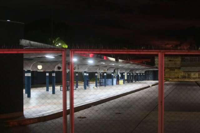 &Ocirc;nibus param e terminais ganham grades