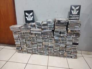 Rapaz de 20 anos &eacute; flagrado com 215 kg de coca&iacute;na na sa&iacute;da para Aquidauana