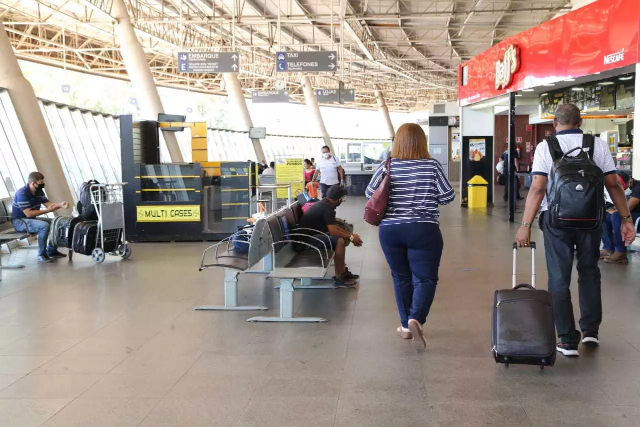 Mulher &eacute; presa ap&oacute;s tentar transportar coca&iacute;na em rodovi&aacute;ria