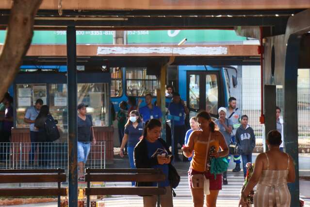 &Ocirc;nibus voltam, mas passageiros ainda se mostram preocupados com paralisa&ccedil;&atilde;o