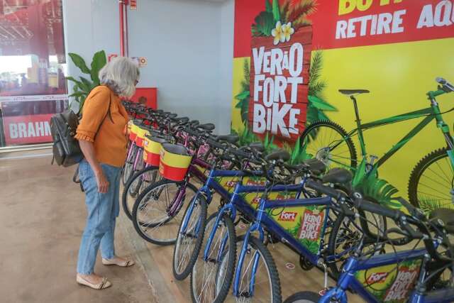 Supermercado oferece bicicleta de gra&ccedil;a e povo n&atilde;o acredita