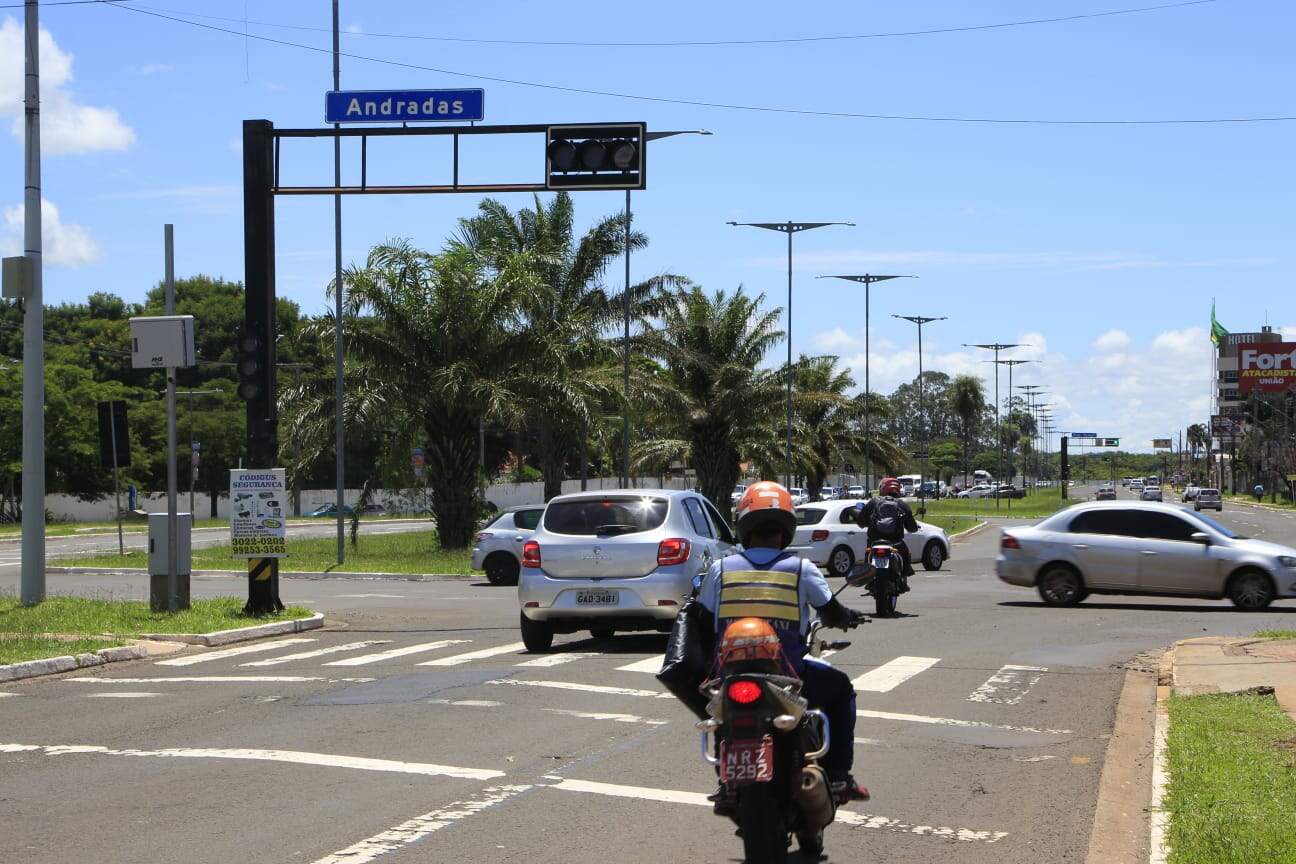 Desligados desde ontem, semáforos preocupam condutores por risco de acidentes