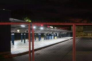 Terminal Bandeirantes, em Campo Grande, amanheceu fechado na quarta-feira (18). (Foto: Marcos Maluf)