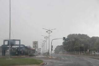 Céu fechado e chuva na Avenida Gury Marques, próximo ao Terminal Guaicurus (Paulo Francis)
