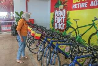 Bicicletas já estão disponíveis para empréstimo gratuito. (Foto: Marcos Maluf)