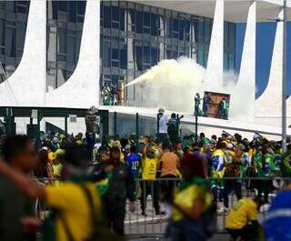 Dia de invasões na Praça dos Três Poderes. (Foto: Agência Brasil)