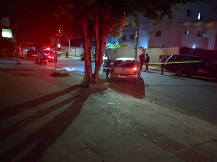 Pol&iacute;cia procura assassino que fugiu ap&oacute;s briga em bar