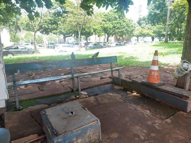 Dif&iacute;ceis de encontrar, pontos de t&aacute;xis est&atilde;o cada vez mais vazios e abandonados