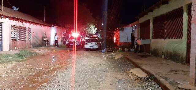 Homem &eacute; assassinado na frente de casa no Coophavila II