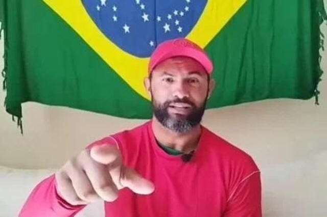 Para reduzir indeniza&ccedil;&atilde;o a filho, goleiro Bruno diz que &eacute; sustentado pela esposa