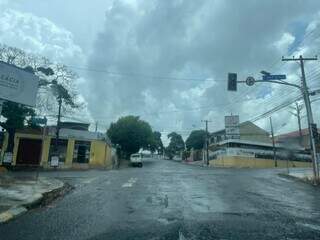 Chuva registrada na região do Monte Líbano em Campo Grande (Foto: Direto das Ruas)