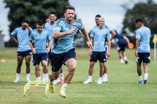 Eduardo Brock, zagueiro do Cruzeiro, em treinamento (Foto: Gustavo Aleixo/Cruzeiro)