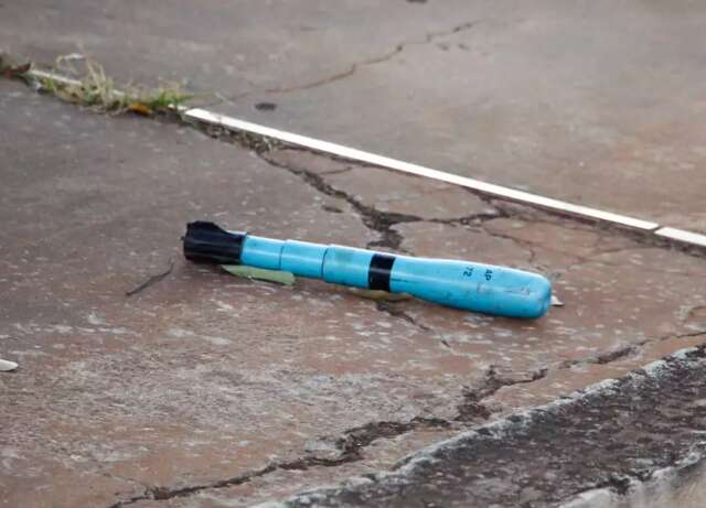 Homem encontra granada na Orla Morena e leva para casa