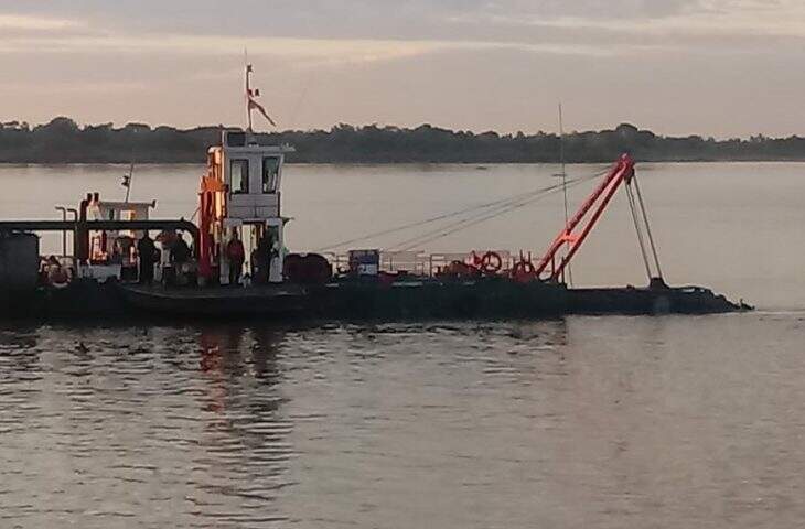 À espera de dragagem, 29 embarcações estão atracadas no Rio Paraguai em MS