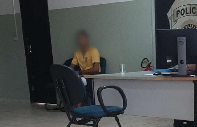 Briga termina com padrasto esfaqueado 11 vezes por enteado