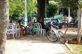 Ciclovia do Parque dos Poderes, sendo usada de maneira ilegal (Foto: Alex Machado)