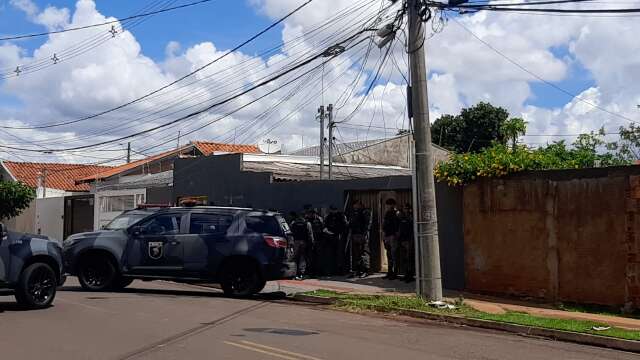 Foragido faz mulheres ref&eacute;ns e &eacute; morto a tiros durante confronto com o Choque 