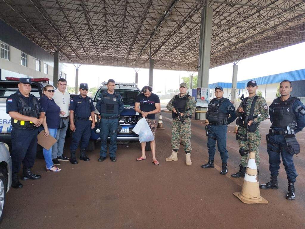 Preso em Mundo Novo, narcotraficante é extraditado por crime no Brasil